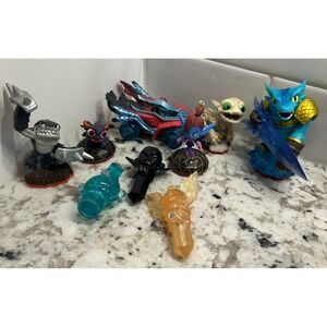 Skylanders Lot Figures Traps SuperChargers Book & Giants Pocket T-Shirt Large L